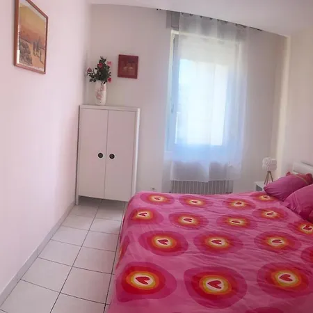 Le Trente-sept Apartment
